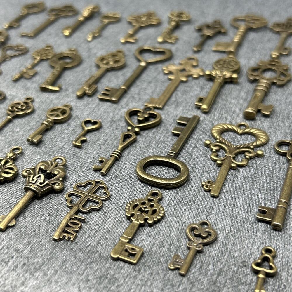 40pc Decorative Skeleton Keys Vintage Style Steampunk Charms Pendants Mix